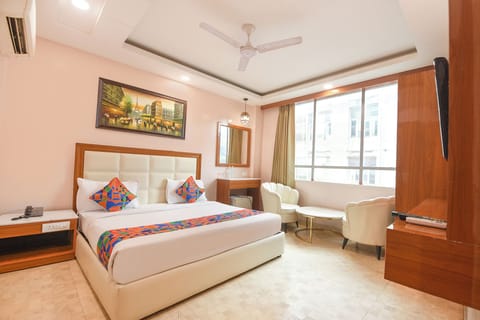 Egyptian cotton sheets, premium bedding, in-room safe, free WiFi