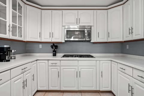 House | 5 bedrooms, Internet