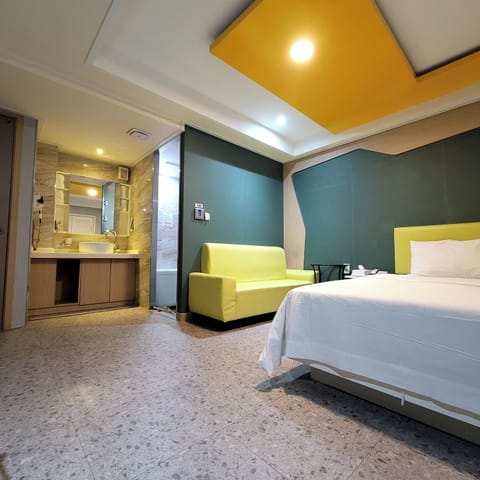 Premium Single Room, Non Smoking, Private Bathroom | Desk, laptop workspace, free WiFi