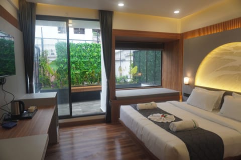 Luxury Single Room, Bay View | Desk, laptop workspace, free WiFi