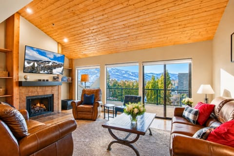 Townhome, 3 Bedrooms (Hot Tub, Ground Floor, (CCT-2180)) | Living area | 55-inch TV with digital channels