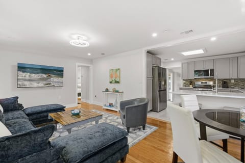 House, Multiple Beds (Happy Ours) | Living area