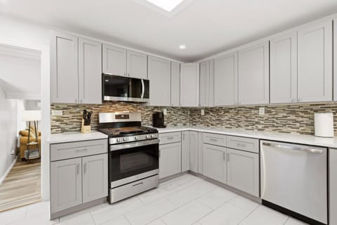 House, Multiple Beds (Happy Ours) | Private kitchen | Oven, toaster