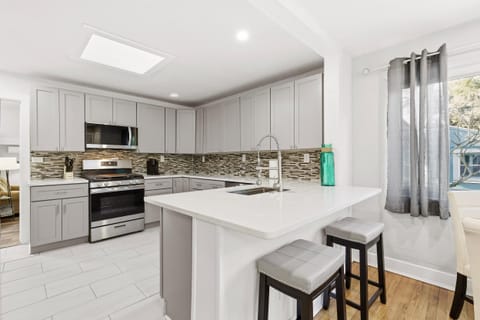 House, Multiple Beds (Happy Ours) | Private kitchen | Oven, toaster