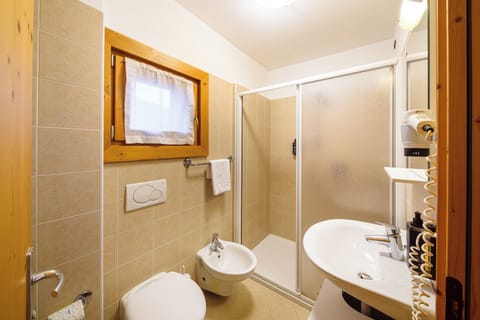 Classic Double or Twin Room | Bathroom | Hair dryer, towels, soap, shampoo