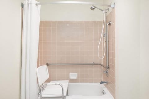 King Room, Accessible | Bathroom | Bathtub, designer toiletries, hair dryer, towels