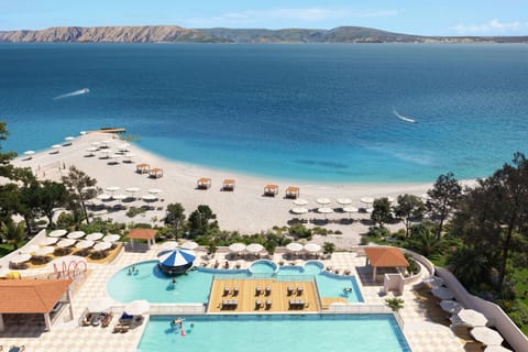 Beach nearby, white sand, sun loungers, beach umbrellas