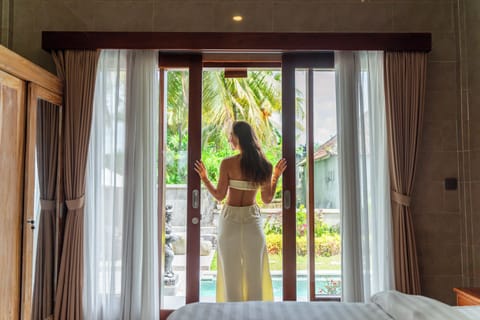 Desk, laptop workspace, free WiFi