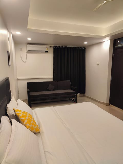 Family Room | Memory foam beds, free WiFi, bed sheets