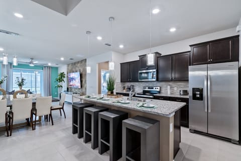 House, Multiple Bedrooms | Private kitchen | Fridge, oven