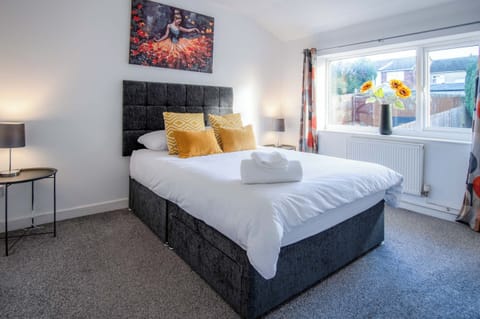 House (2 Bedrooms) | 2 bedrooms, iron/ironing board, bed sheets