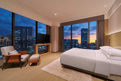 Suite, 1 King Bed | Down comforters, in-room safe, blackout drapes, free WiFi