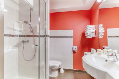 Shower, free toiletries, hair dryer, towels