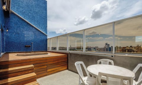 Basic Apartment | Outdoor dining
