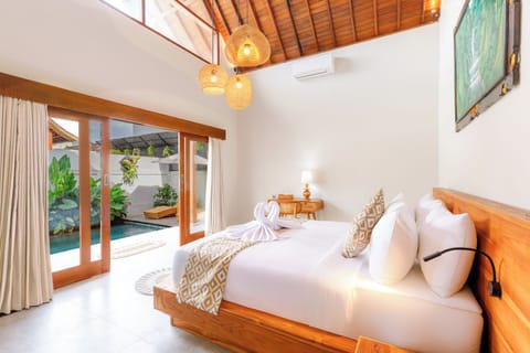 Standard Villa, Pool View | Free WiFi, bed sheets