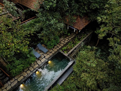 4 outdoor pools