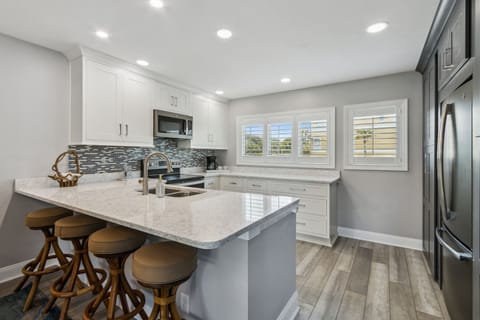 Townhome, 2 Bedrooms | Private kitchen | Fridge, oven, coffee/tea maker, toaster