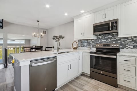 Townhome, 2 Bedrooms | Private kitchen | Fridge, oven, coffee/tea maker, toaster