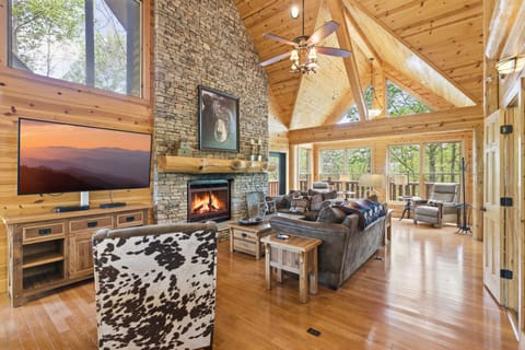 Cabin, 4 Bedrooms | Living area | Smart TV