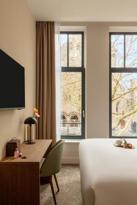 Deluxe Double Room, 1 King Bed | In-room safe, desk, blackout drapes, free WiFi