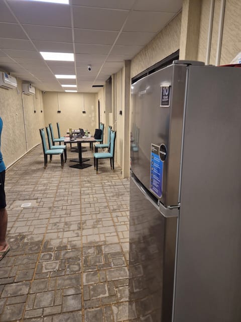 Fridge, cookware/dishes/utensils