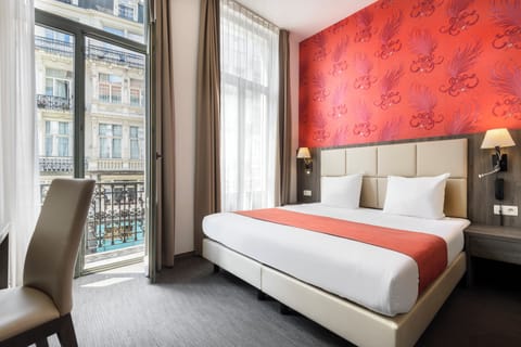 Standard Double or Twin Room | In-room safe, laptop workspace, iron/ironing board, free WiFi