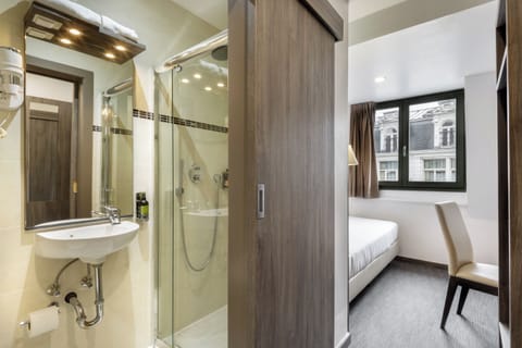 Standard Single Room | Bathroom | Combined shower/tub, eco-friendly toiletries, towels