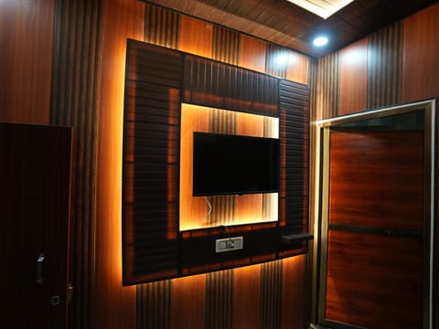 Double Room | Television
