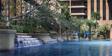 3 outdoor pools