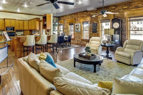 Apartment (3 Bedrooms) | Front of property