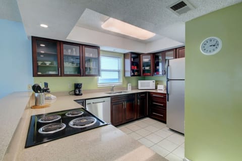 Condo, 2 Bedrooms | Private kitchen | Fridge, oven, coffee/tea maker, toaster