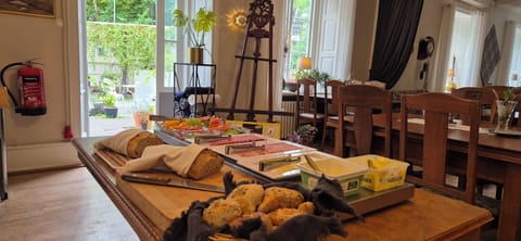 Free daily self-serve breakfast