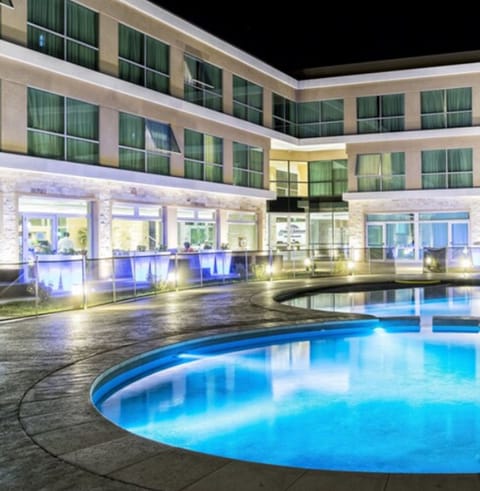 Indoor pool, seasonal outdoor pool, sun loungers