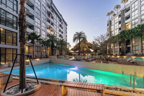 2 outdoor pools
