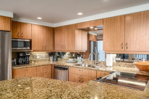 Condo, 1 King Bed, Lanai, Ocean View (Kihei Beach Condominiums 606) | Private kitchen | Coffee/tea maker