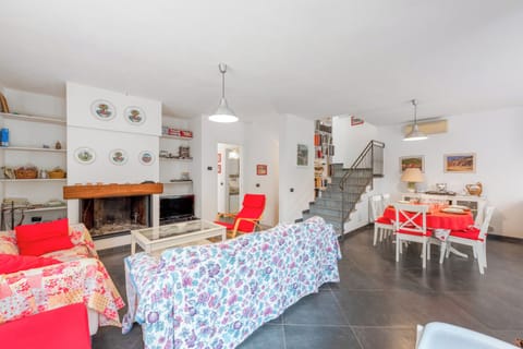 Family Villa, Multiple Bedrooms, 2 Bathrooms (Moneglia Villa in A Quiet Place) | Living area | 21-inch Smart TV with cable channels