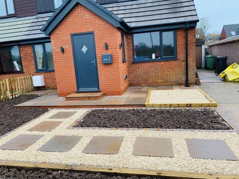 House, 2 Bedrooms, Balcony | Property grounds