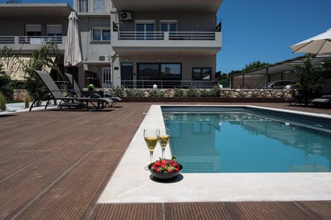 Outdoor pool, pool umbrellas, sun loungers