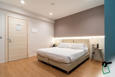 Standard Double or Twin Room | In-room safe, free cribs/infant beds, free WiFi, bed sheets