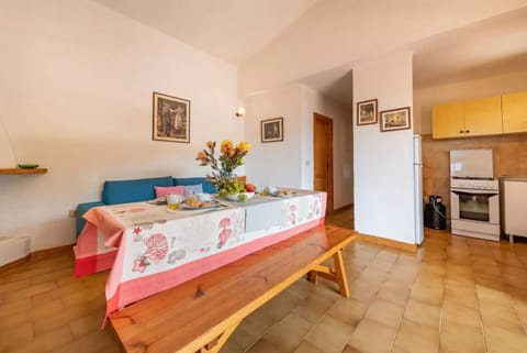 Apartment, 1 Bedroom, Patio, Garden View | Dining room