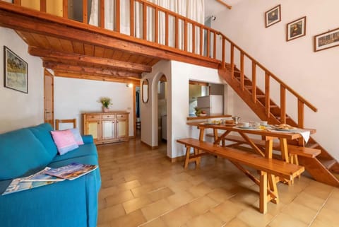 Apartment, 2 Bedrooms, Patio, Garden View | Living room