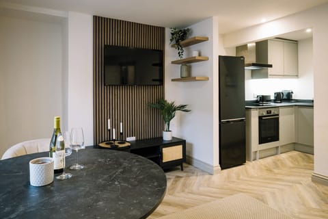 Apartment, 1 Bedroom | Dining room