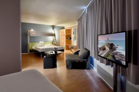 Family Room, 2 Double Beds | Desk, iron/ironing board, free WiFi, bed sheets