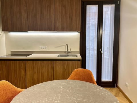 Apartment, 2 Bedrooms | Private kitchen