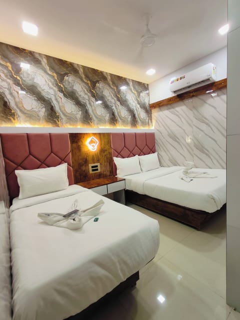 Deluxe Double Room | Desk, laptop workspace, free WiFi