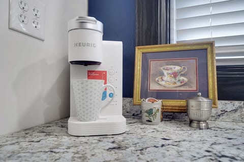 Apartment, 1 Bedroom | Coffee and/or coffee maker