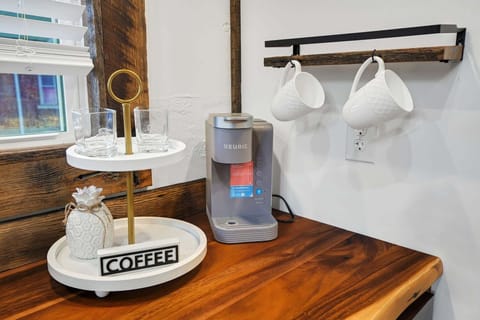 Apartment, 1 Bedroom | Coffee and/or coffee maker