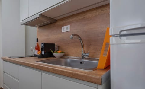 Comfort Suite Ground Floor | Private kitchen | Fridge, stovetop, espresso maker, coffee/tea maker