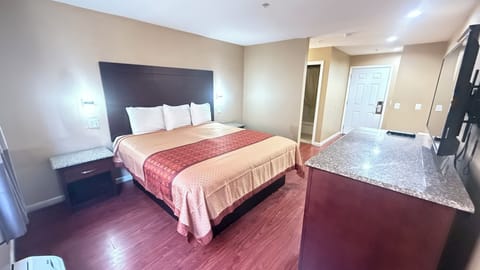 Standard Room, 1 King Bed | Desk, free WiFi, bed sheets