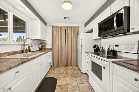 Premium House, 3 Bedrooms, Pets Allowed | Private kitchen | Highchair